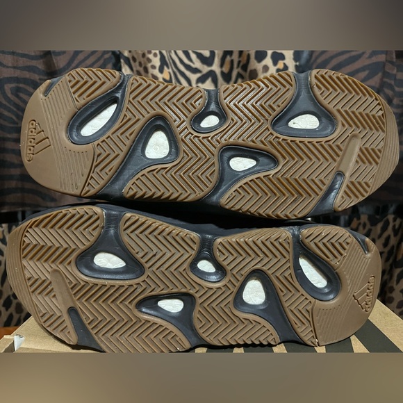 Adidas X Yeezy 700 Utility Black 10.5 - Picture 5 of 9